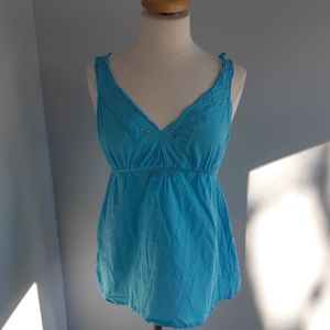 5/10$ Old Navy sleeveless Blouse size M